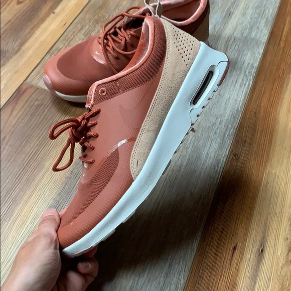 Rust Nike sneaker - Picture 2 of 4